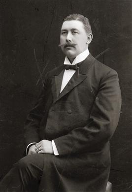 Porträtt av grundaren av Åhlén & Holm, Johan Petter Åhlén.