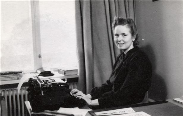 Inger Clemedtson, dotter till Eols vd Emil Clemedtson, 1944 ca.