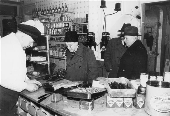 Stockholm, 1930-50 ca, livsmedelsbutik, interiör.