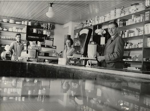 Medelpad, 1945, Sillre Handels AB, interiör av gamla butiken.