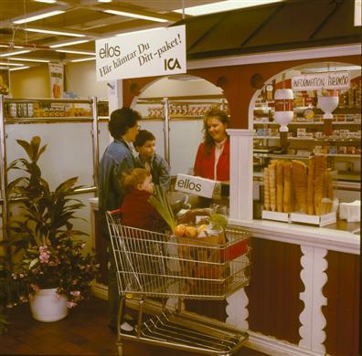 ICA-butik, 1988, uthämtning av Ellospaket.